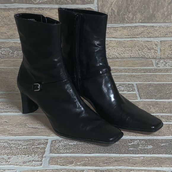 Nine West Shoes - Nine West 7.5 Black Leather Heel Buckle Boots EUC